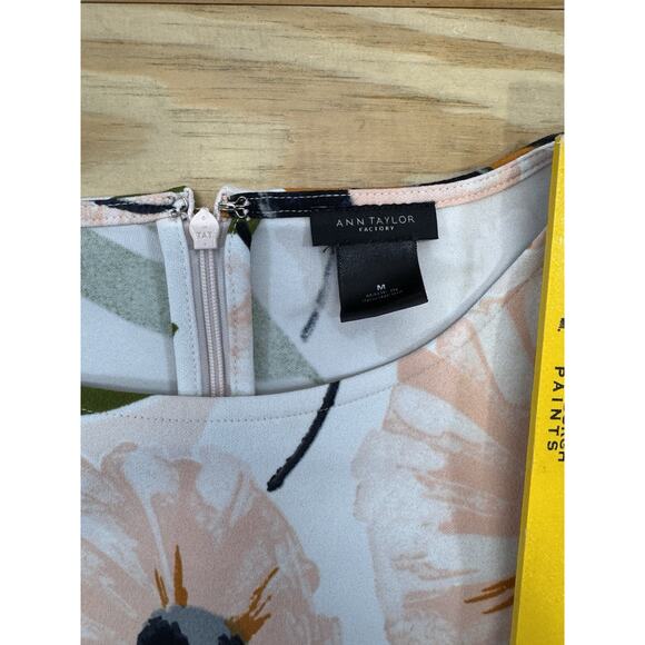 Ann Taylor Pink Floral Short Sleeve Back Zip Tied Waist Blouse Women’s Size Med - Picture 6 of 8